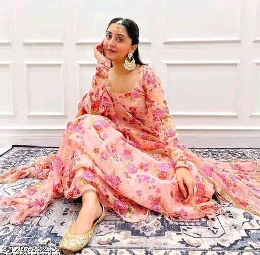 Charvi Attractive Women Kurta Sets