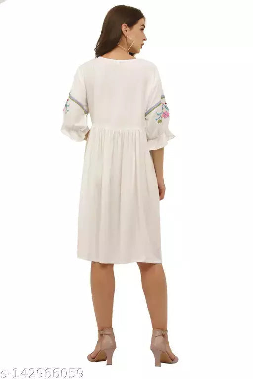 Women's Off-White Embroidered Round Neck Kurta OrderMeFirst